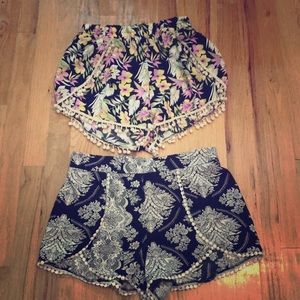 *BUNDLE* 2 pairs sz M Flowey/Printed short shorts
